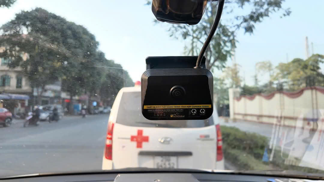 Camera hành trình gắn cho xe cứu thương hợp chuẩn